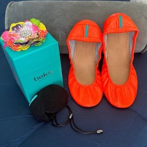 Tieks Neon Outrageous Orange Ballet Flats - Size 10 - LIKE NEW!